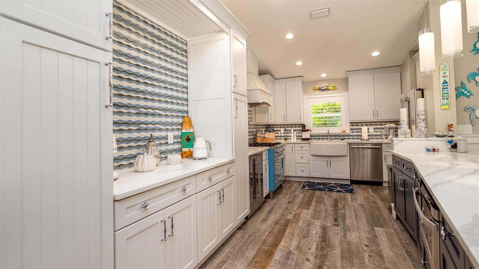 Listing photo id 14 for 403 75th Street