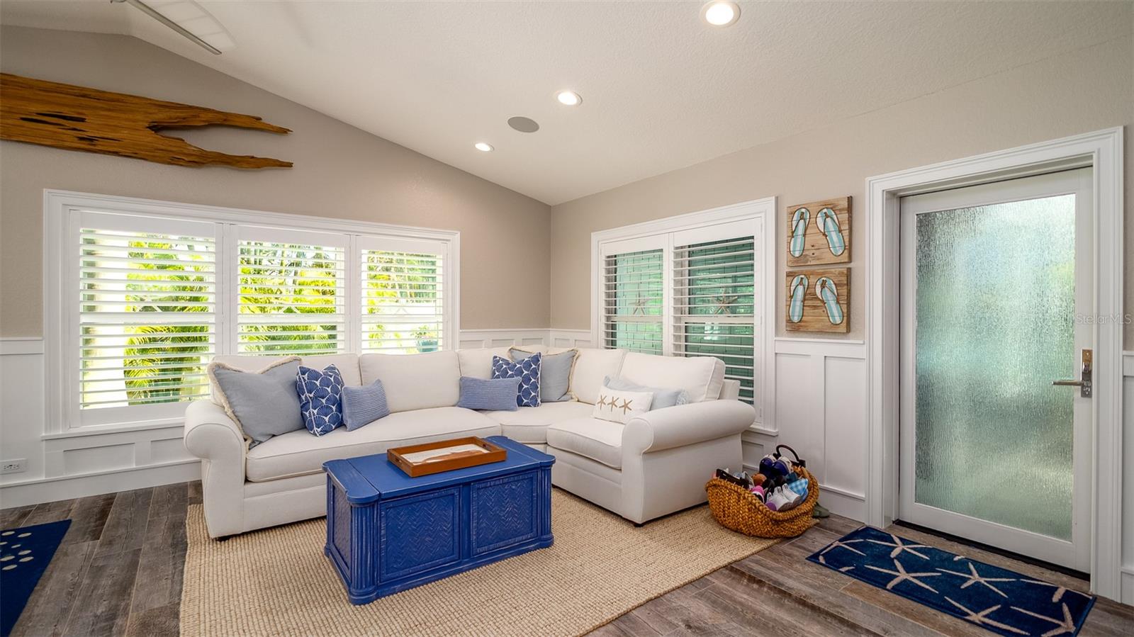 Listing photo id 21 for 403 75th Street
