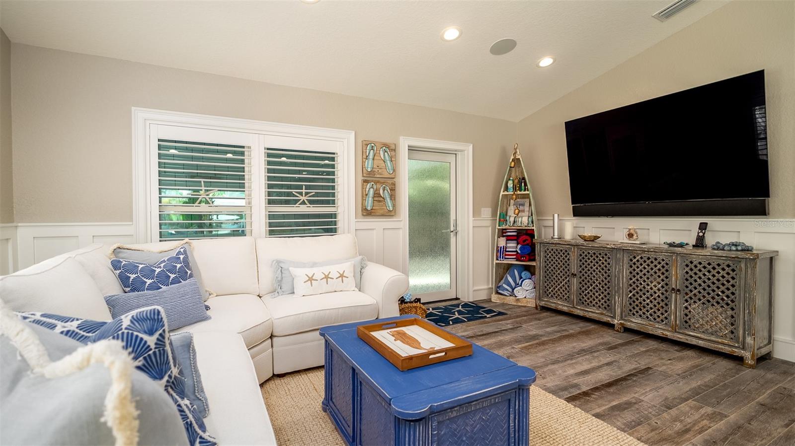 Listing photo id 23 for 403 75th Street