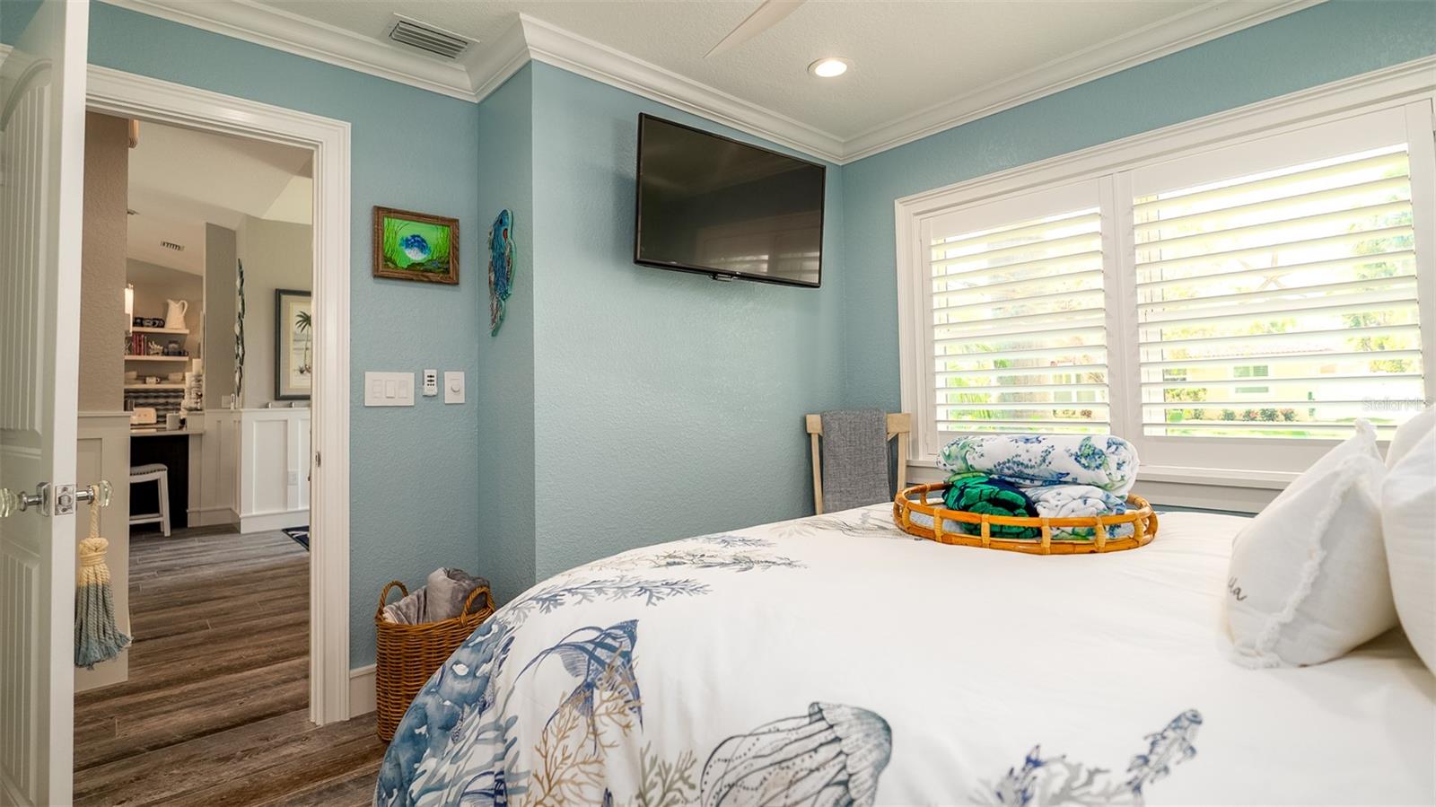 Listing photo id 26 for 403 75th Street