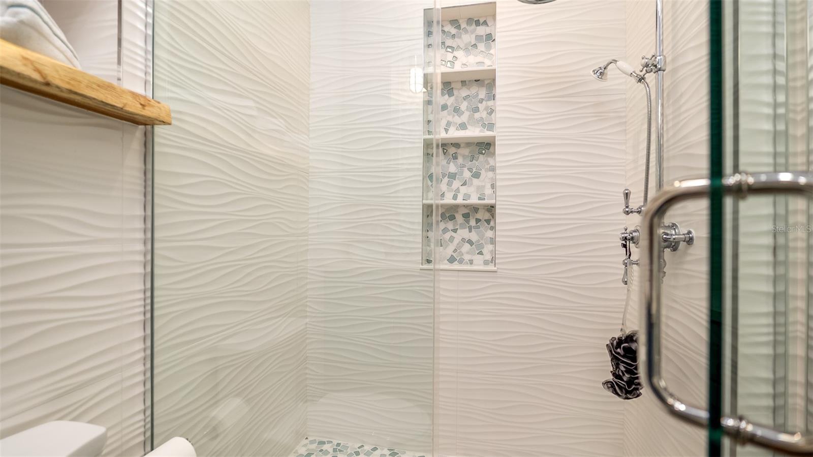 Listing photo id 30 for 403 75th Street