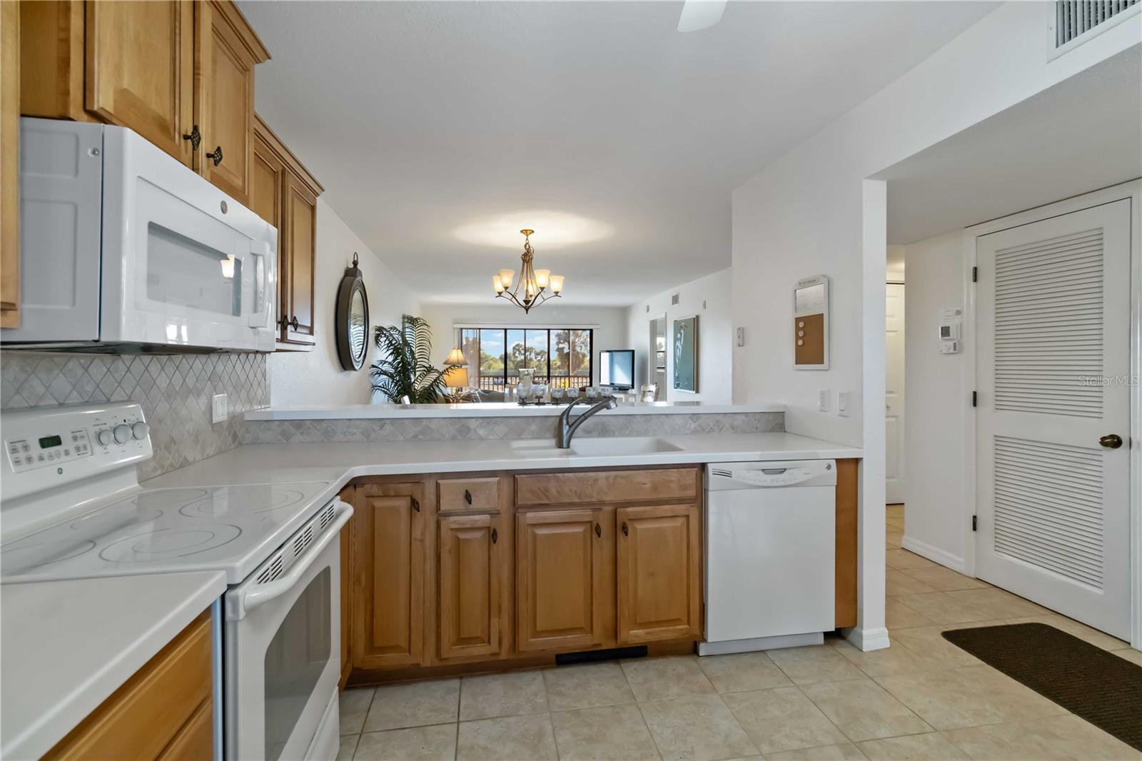 Image 15 of 42 For 175 Kings Highway B5