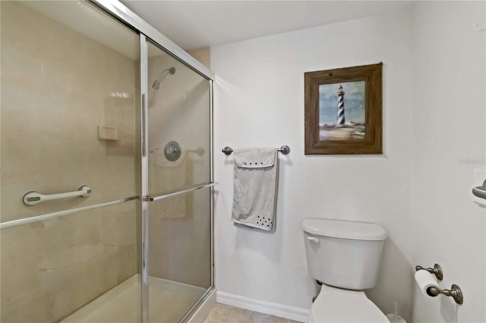 Image 30 of 42 For 175 Kings Highway B5