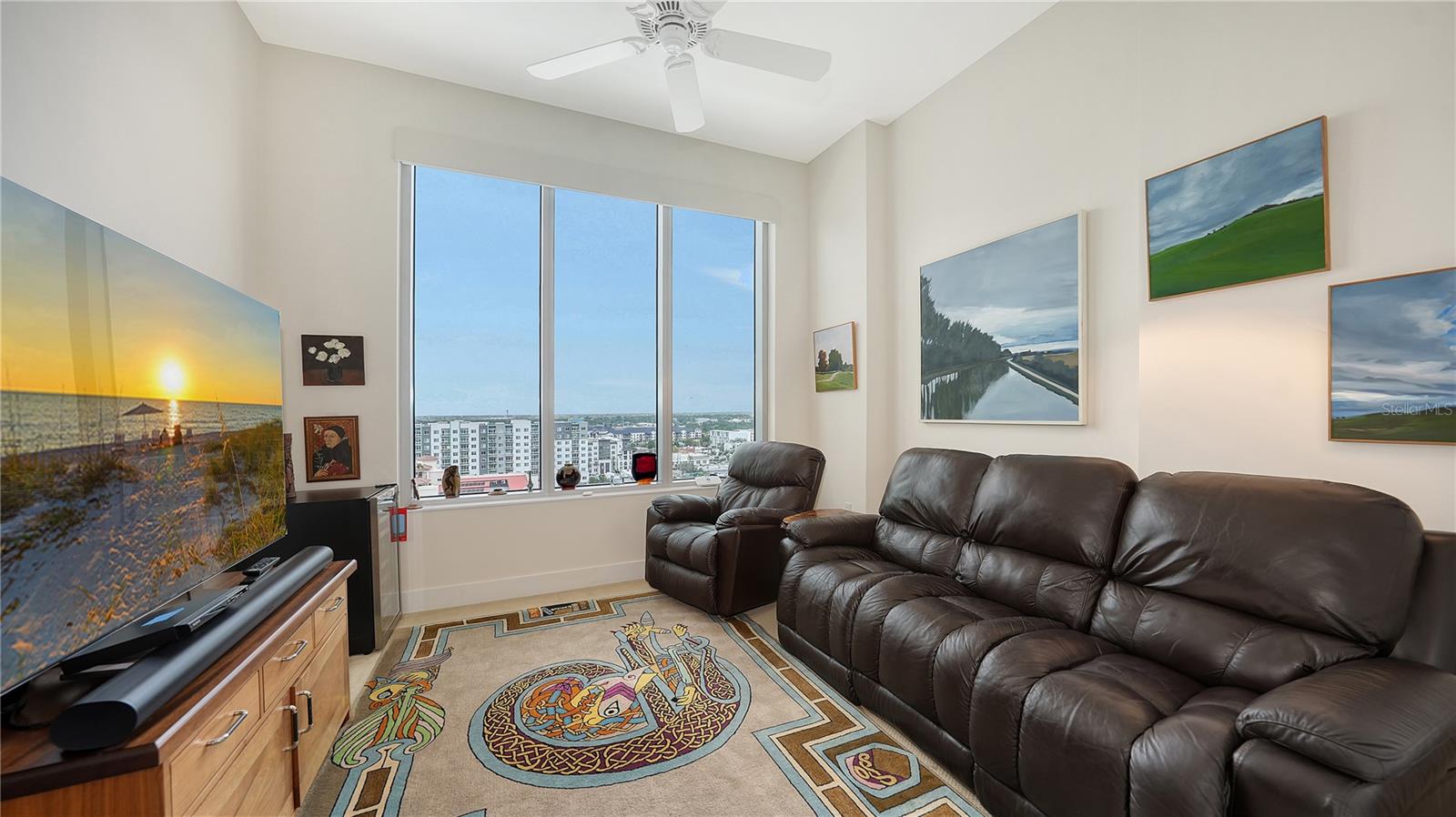 Image 33 of 44 For 111 Pineapple Avenue 1210
