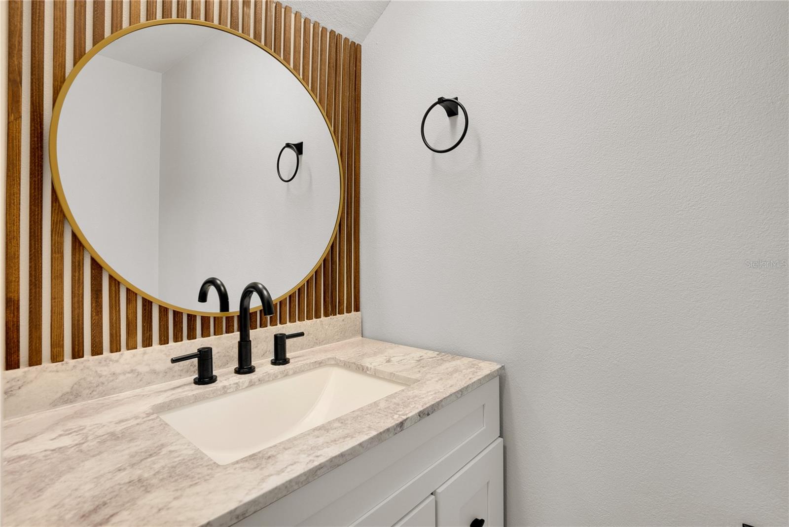 Image 15 of 43 For 928 Sunridge Drive F2