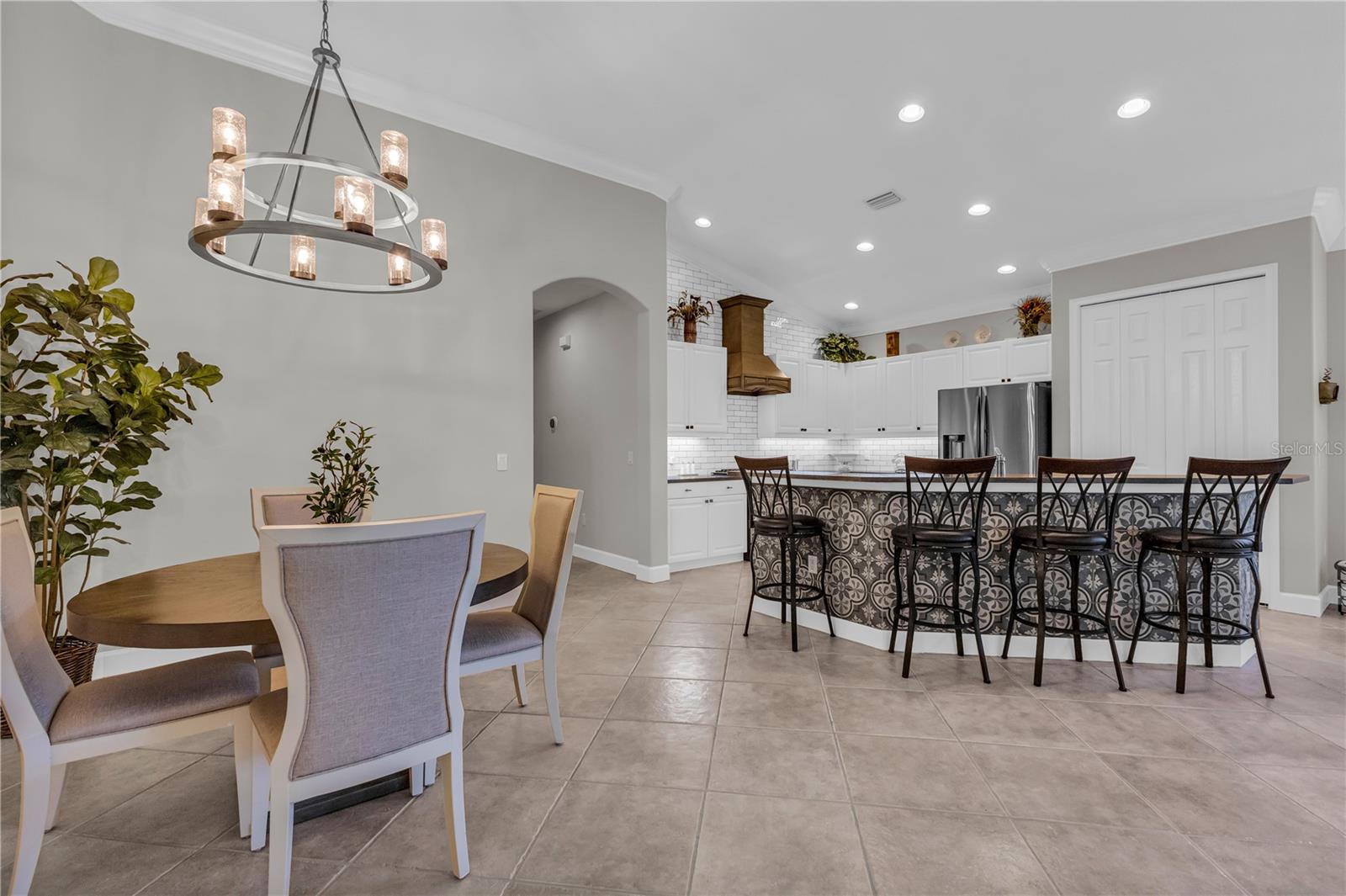 Image 14 of 50 For 927 River Basin Court 201c