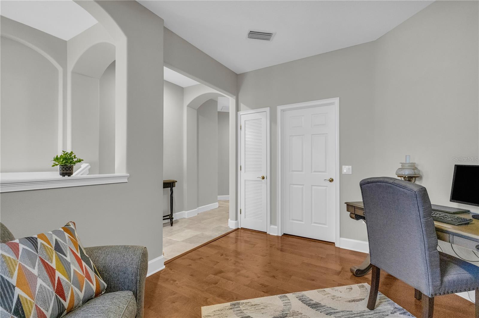 Image 5 of 50 For 927 River Basin Court 201c