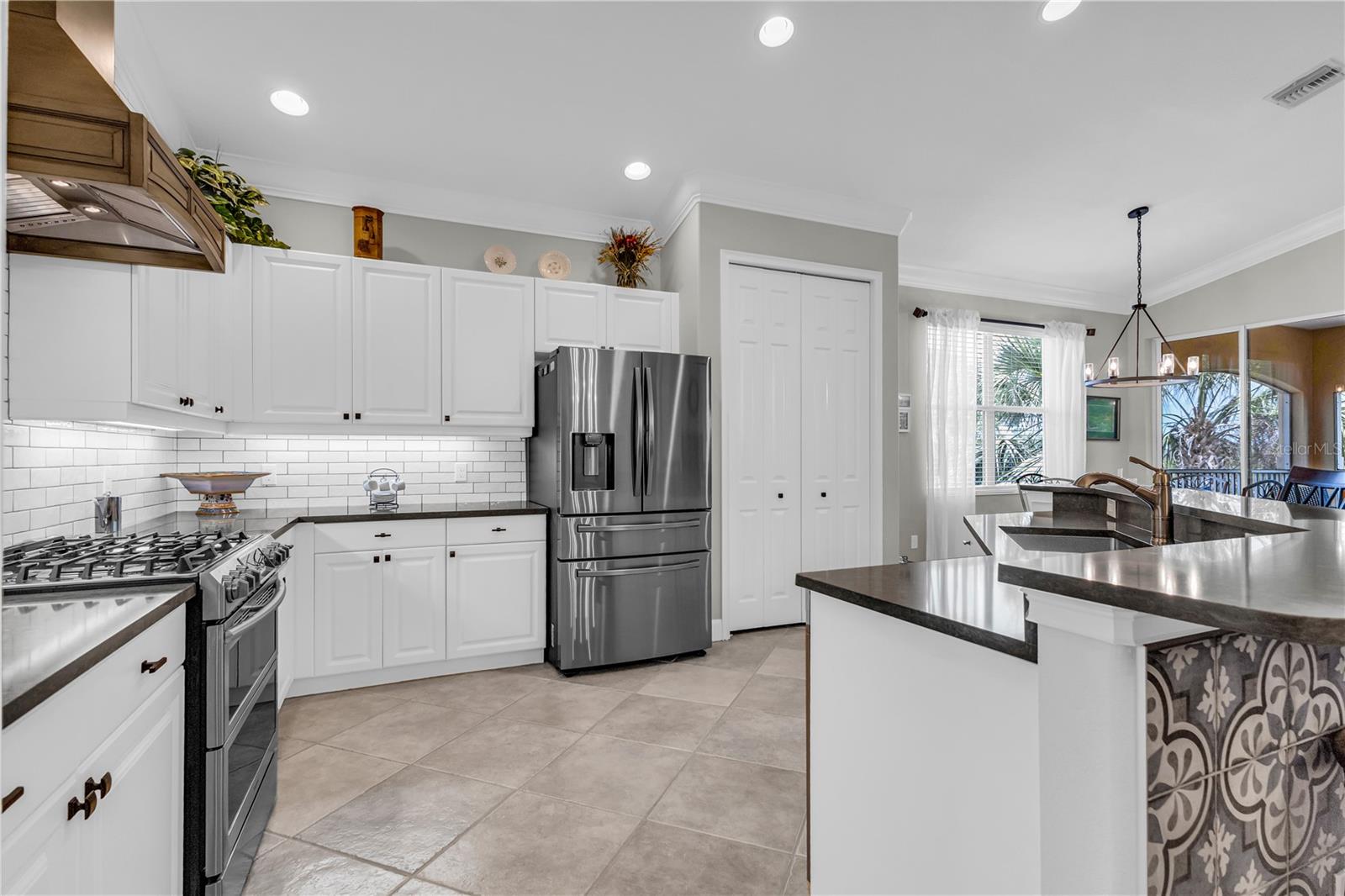 Image 7 of 50 For 927 River Basin Court 201c