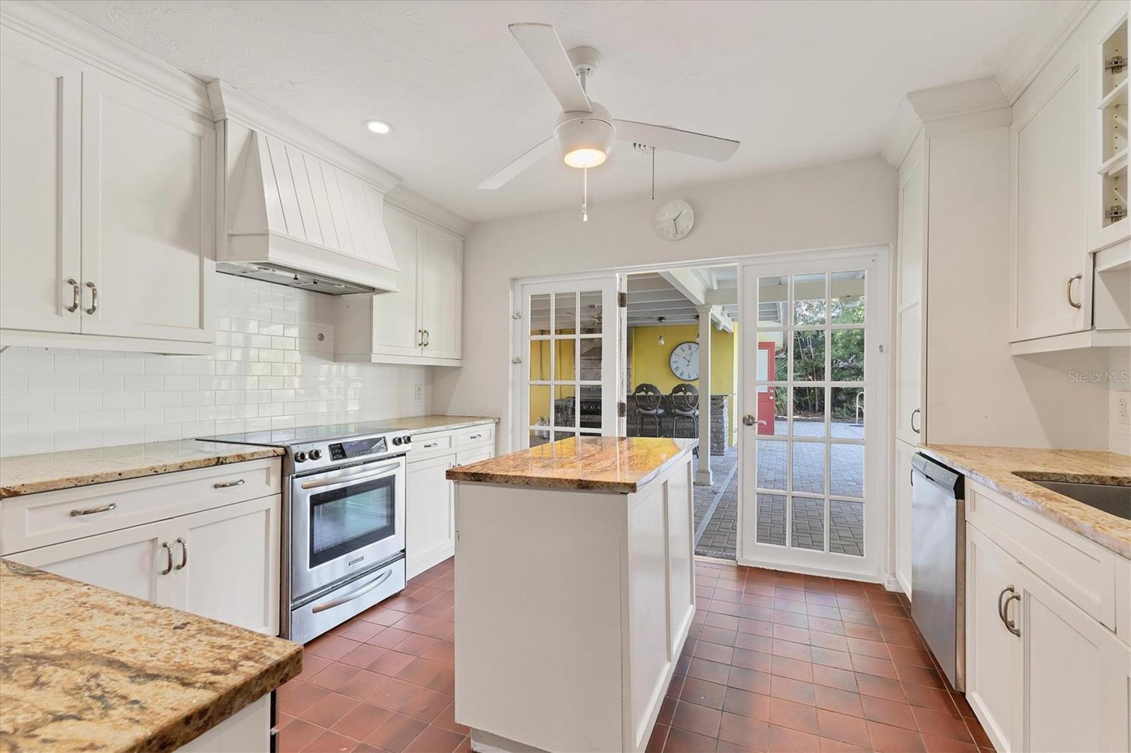 Image 14 of 50 For 2410 Tanglewood Drive