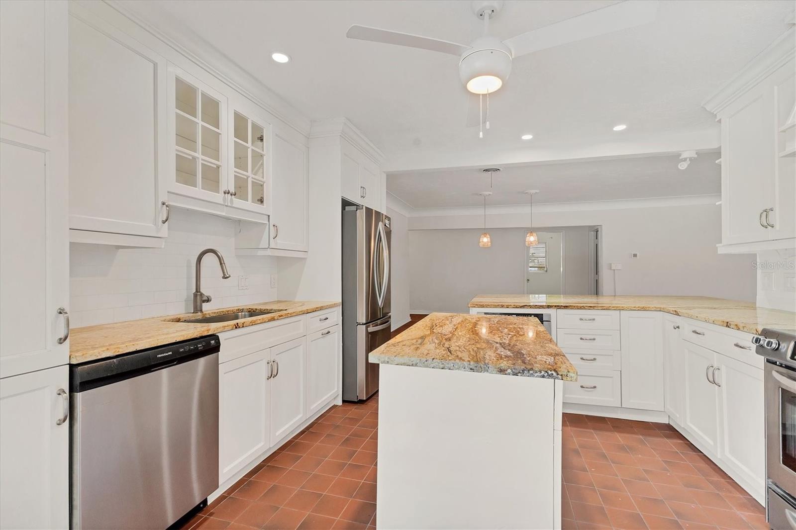 Image 16 of 50 For 2410 Tanglewood Drive