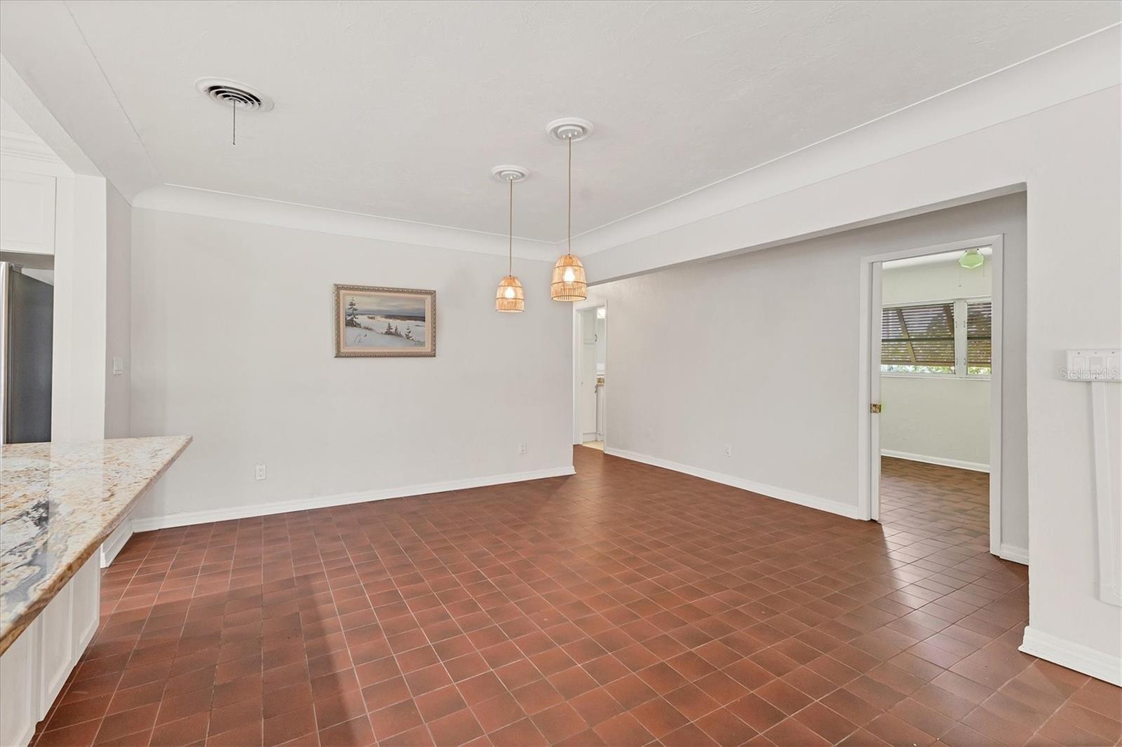 Image 18 of 50 For 2410 Tanglewood Drive
