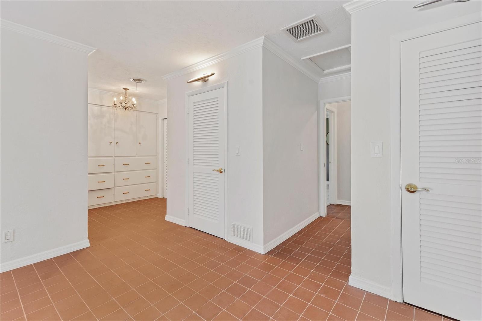 Image 21 of 50 For 2410 Tanglewood Drive