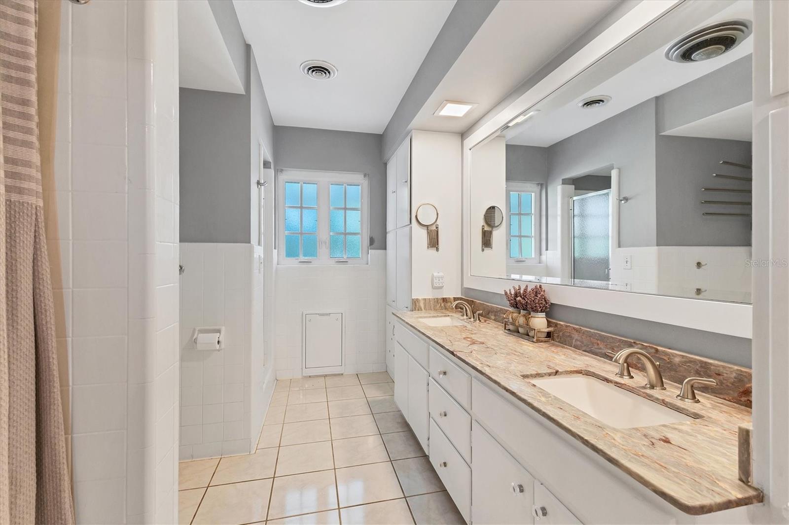 Image 23 of 50 For 2410 Tanglewood Drive
