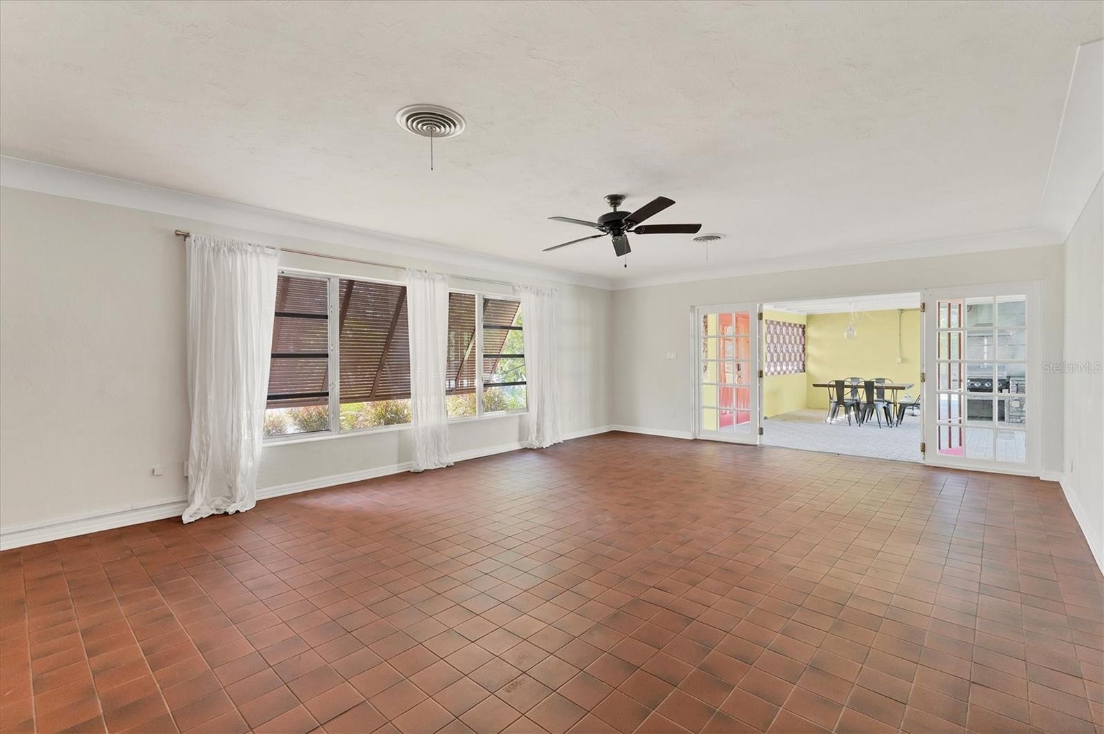 Image 9 of 50 For 2410 Tanglewood Drive
