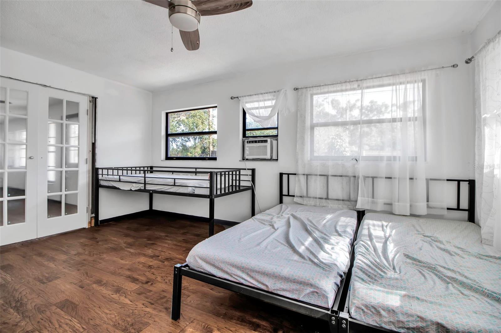 Image 27 of 34 For 4918 Lahaina Drive