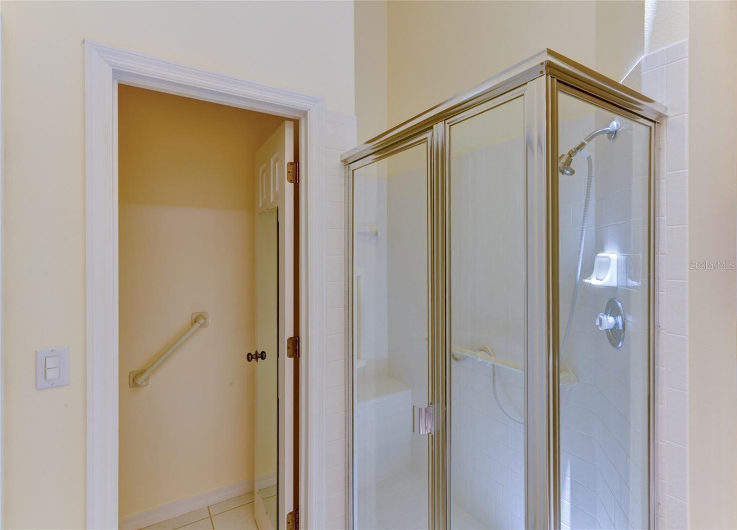 Image 18 of 35 For 6311 Walton Heath Place