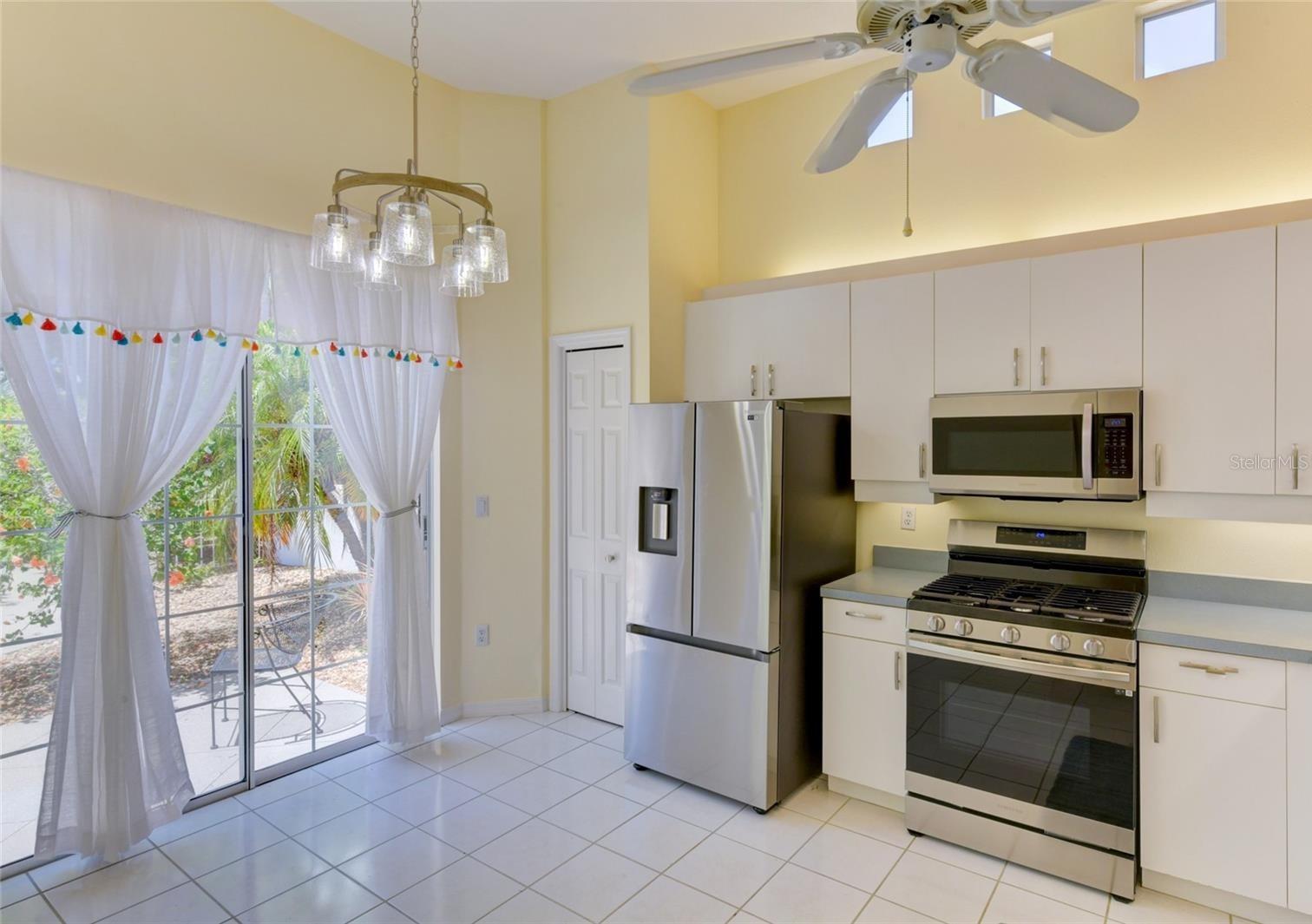 Image 6 of 35 For 6311 Walton Heath Place