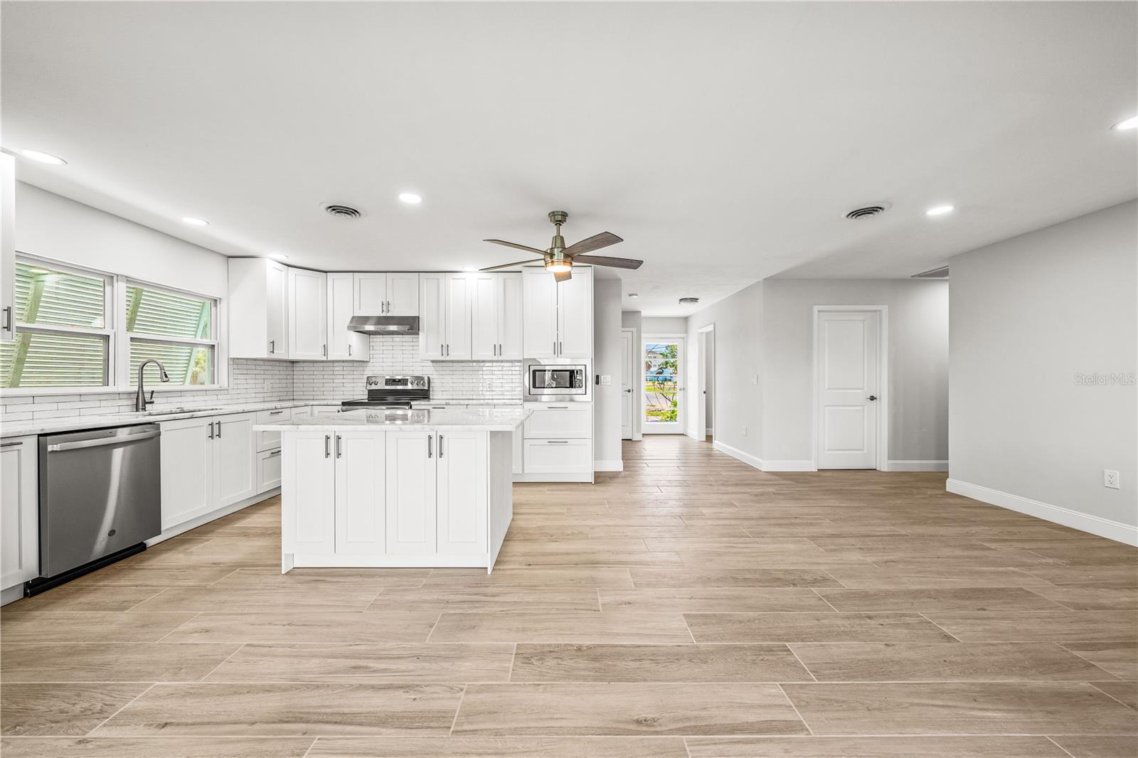 Image 20 of 100 For 1680 Lemon Bay Drive