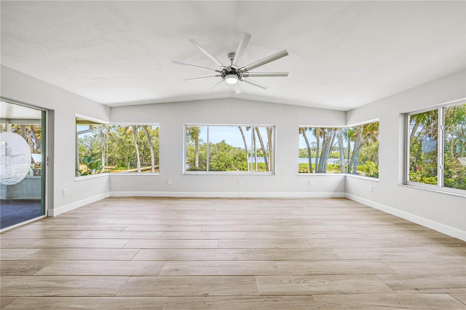 Image 21 of 100 For 1680 Lemon Bay Drive