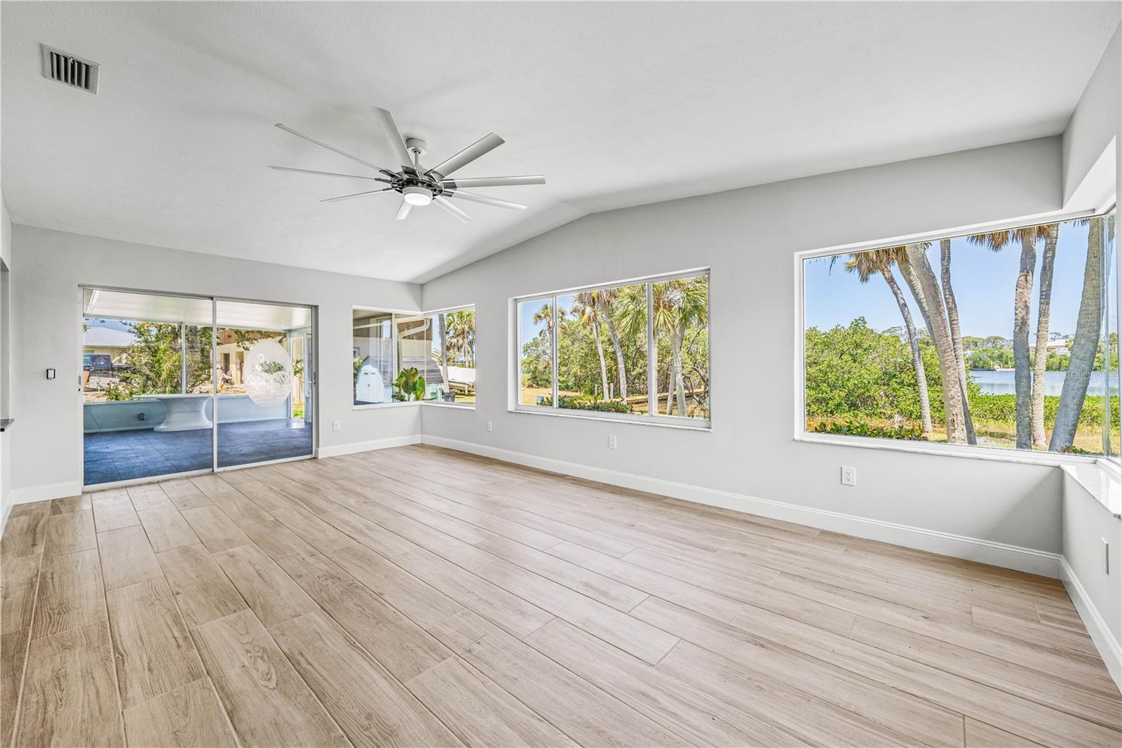Image 23 of 100 For 1680 Lemon Bay Drive