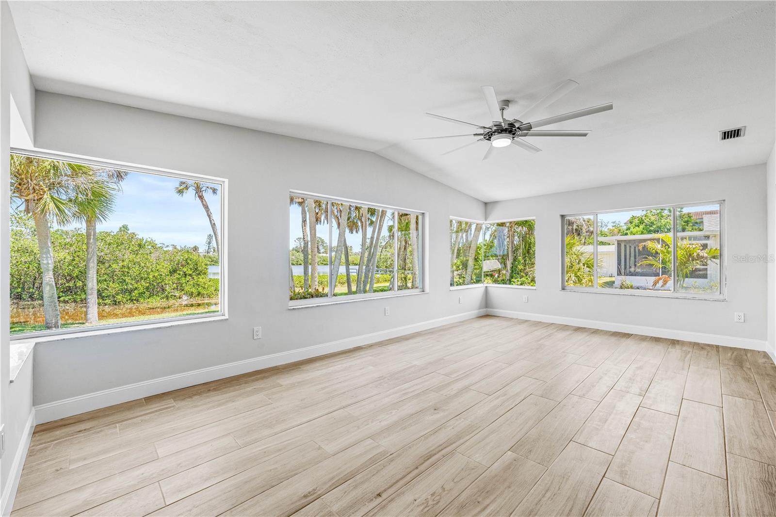 Image 24 of 100 For 1680 Lemon Bay Drive