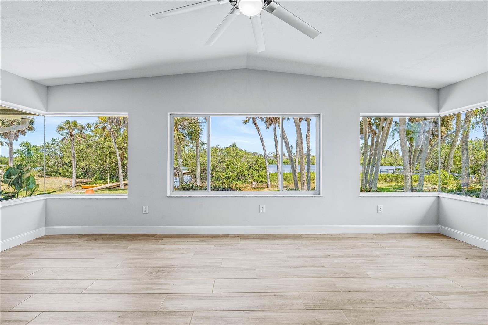 Image 8 of 100 For 1680 Lemon Bay Drive