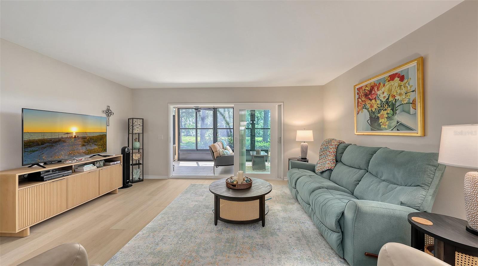 Image 11 of 85 For 564 Lakeside Drive 564