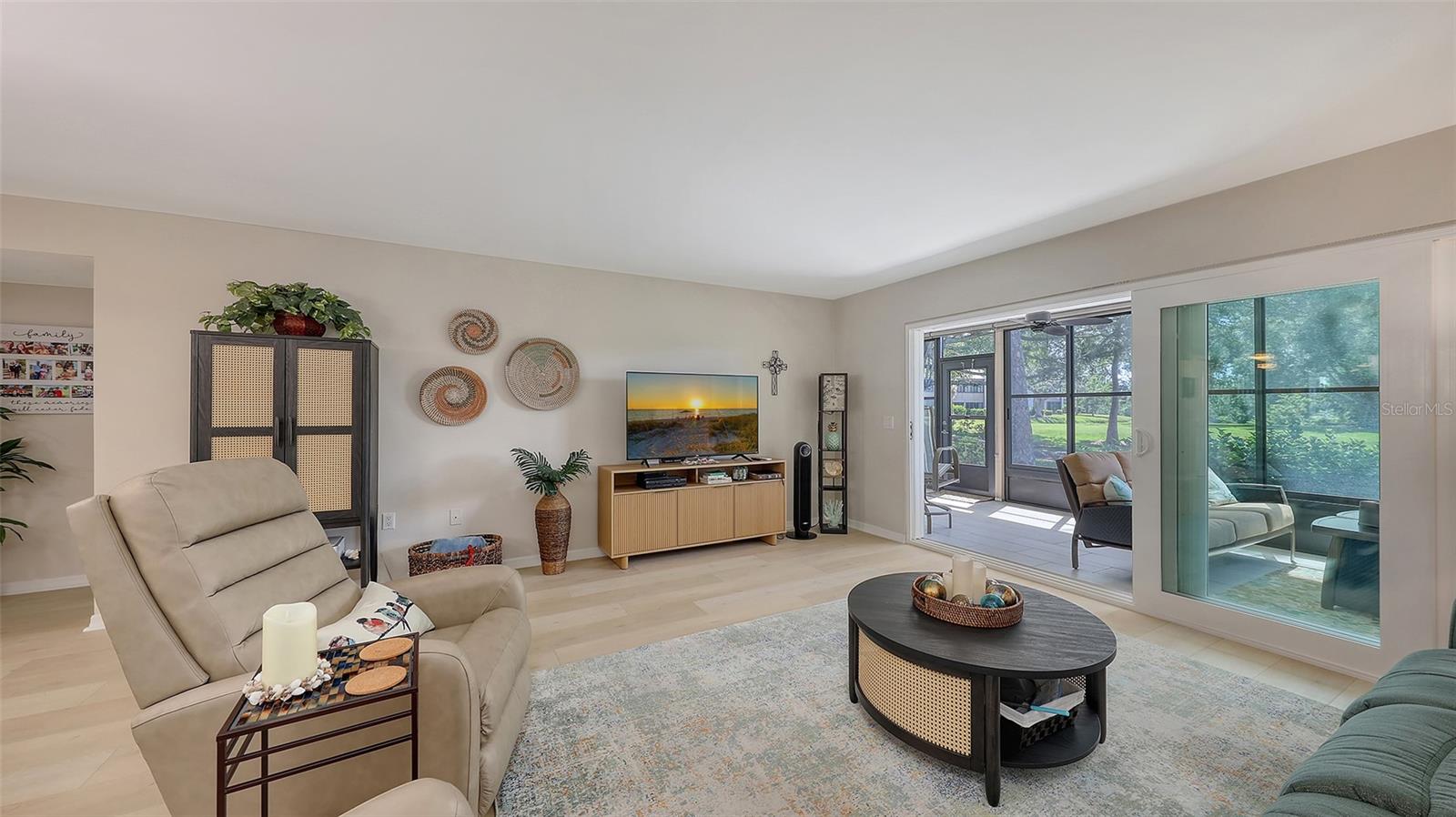 Image 12 of 85 For 564 Lakeside Drive 564