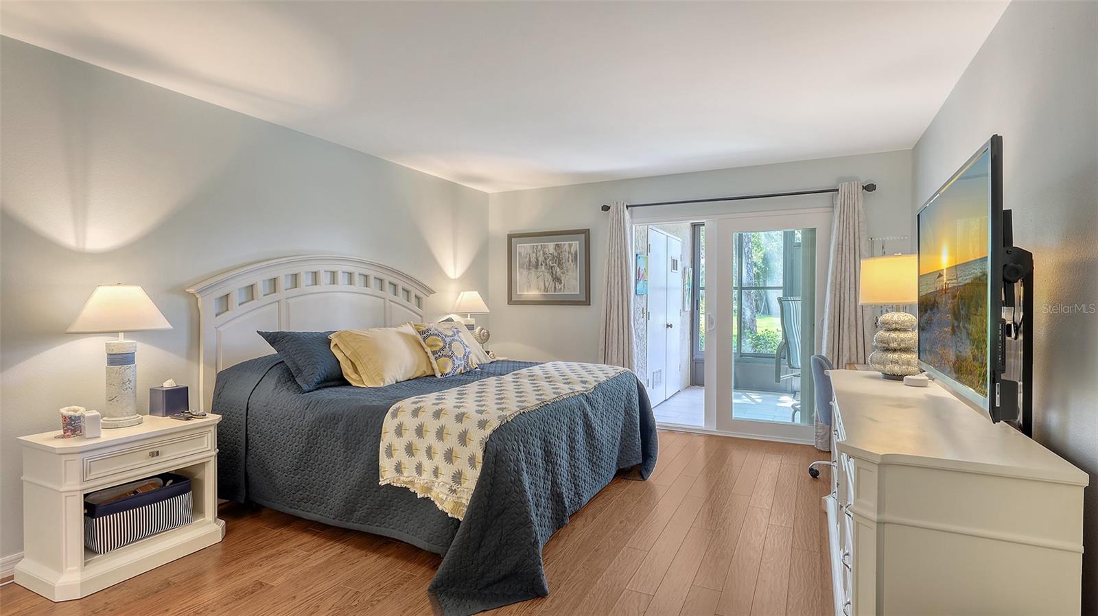 Image 30 of 85 For 564 Lakeside Drive 564