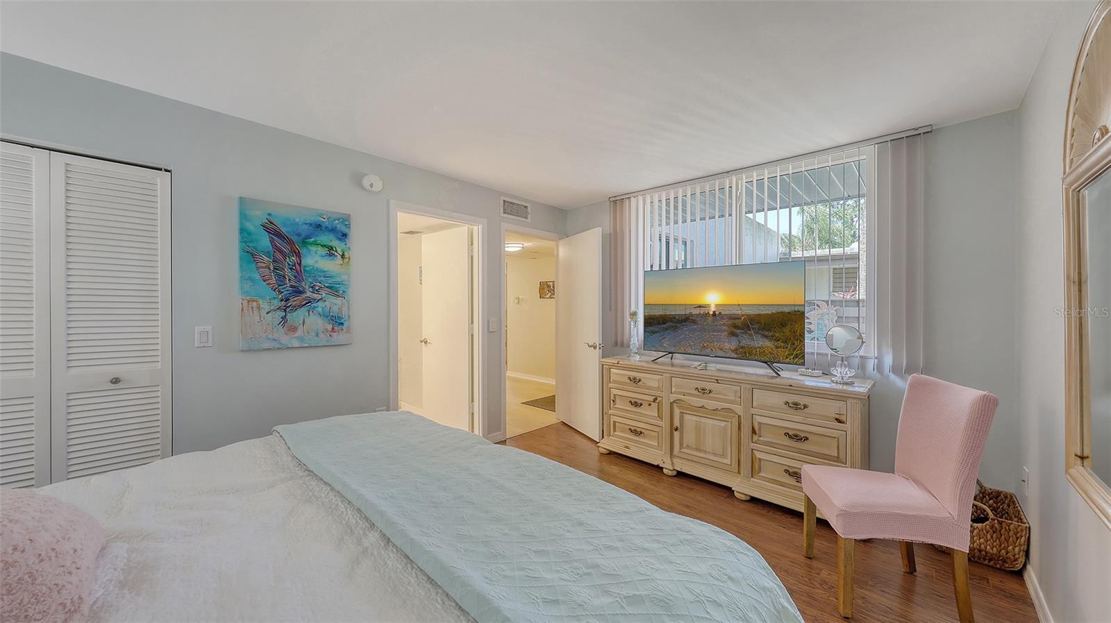Image 39 of 85 For 564 Lakeside Drive 564
