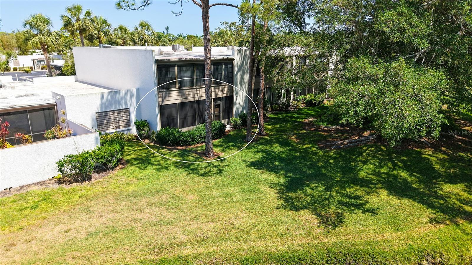 Image 8 of 85 For 564 Lakeside Drive 564