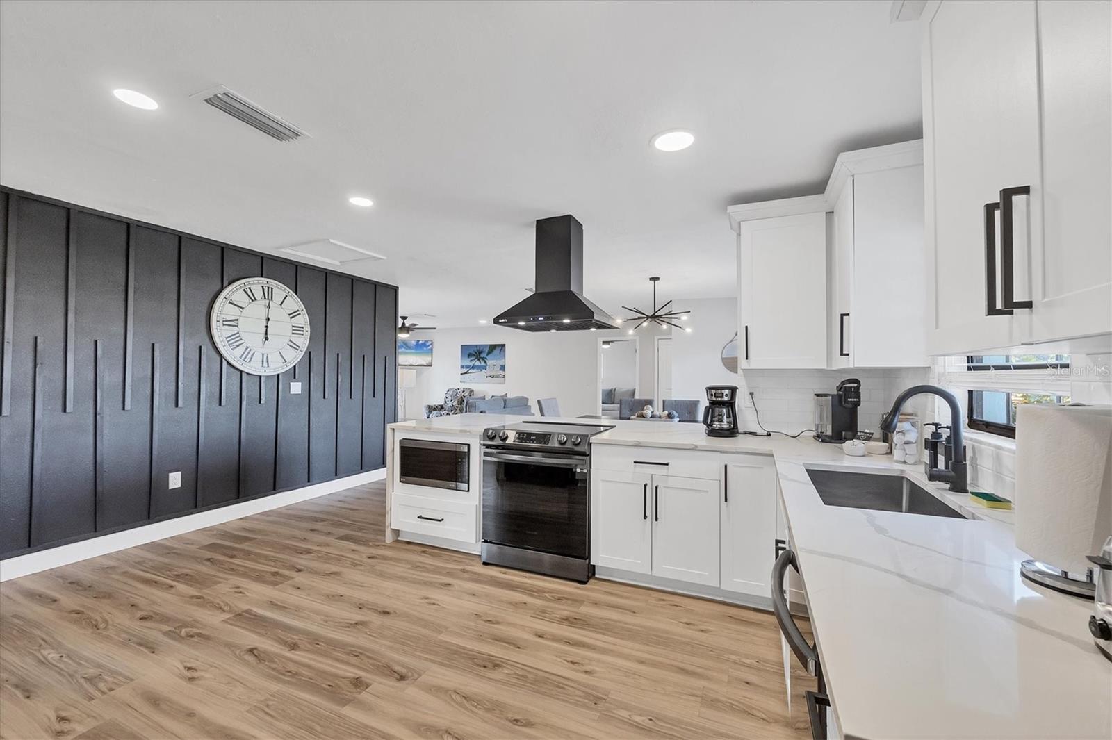 Image 10 of 48 For 2301 Cass Street