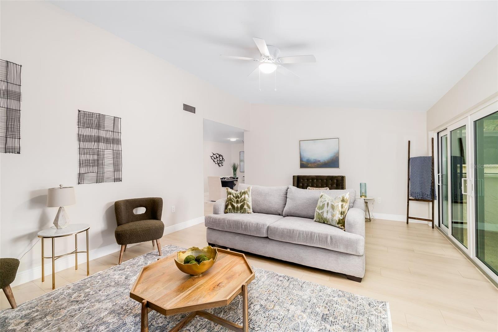 Image 15 of 49 For 6012 Courtside Drive 1