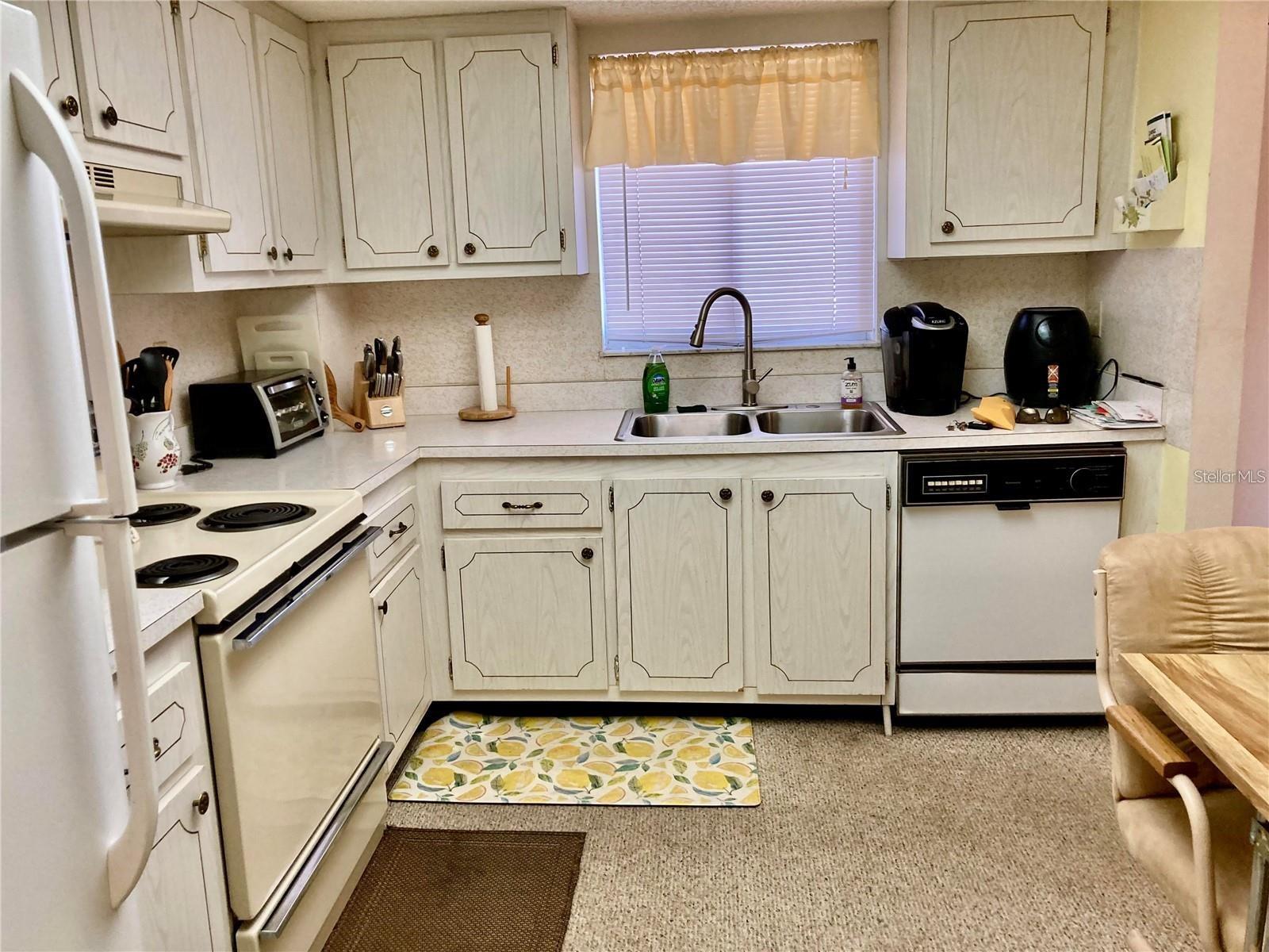 Image 4 of 10 For 3905 Lake Bayshore Drive 301