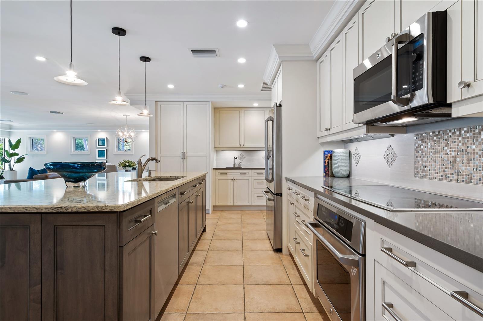 Image 14 of 46 For 606 Owl Way 