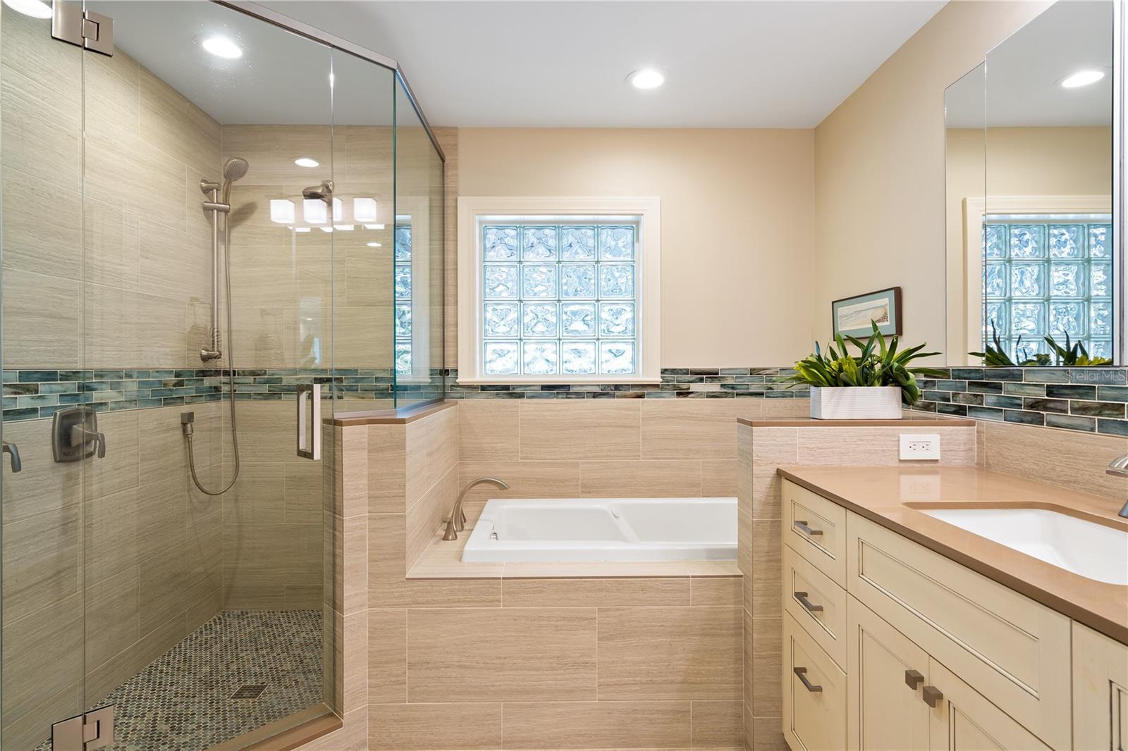 Image 21 of 46 For 606 Owl Way 