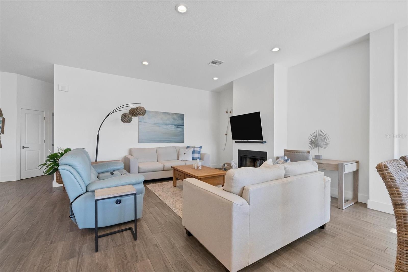 Image 13 of 46 For 7317 Regina Royale Blvd  20