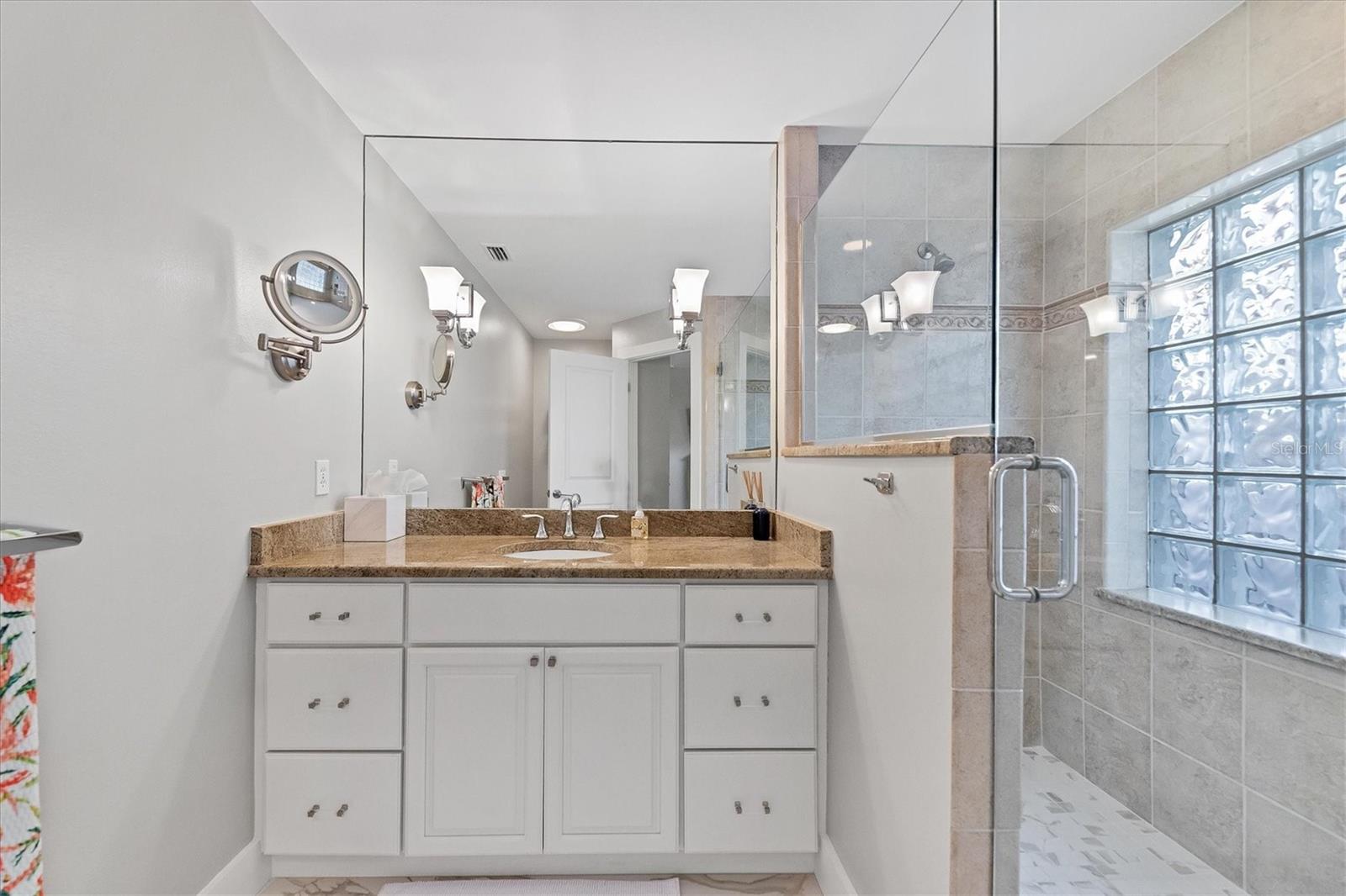 Image 19 of 46 For 7317 Regina Royale Blvd  20