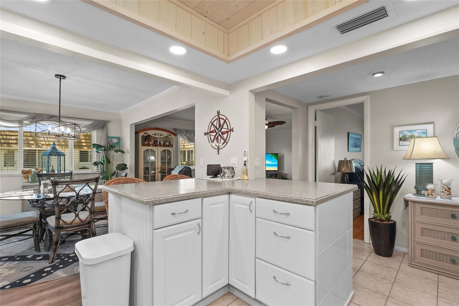 Image 10 of 39 For 2531 Riverbluff Parkway V181