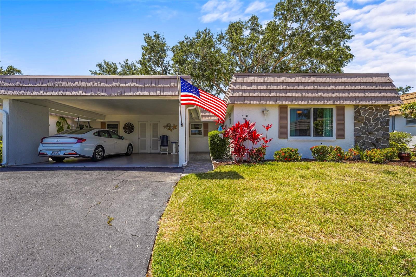 Image 2 of 39 For 2531 Riverbluff Parkway V181