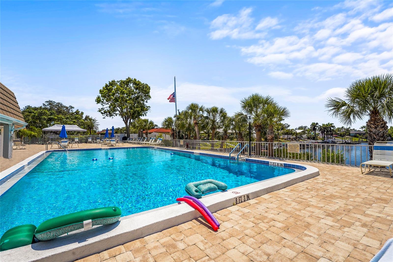 Image 30 of 39 For 2531 Riverbluff Parkway V181