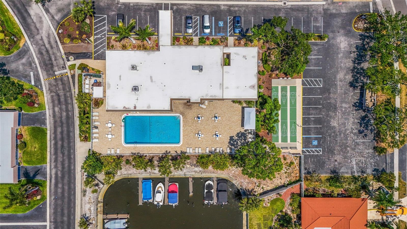 Image 32 of 39 For 2531 Riverbluff Parkway V181