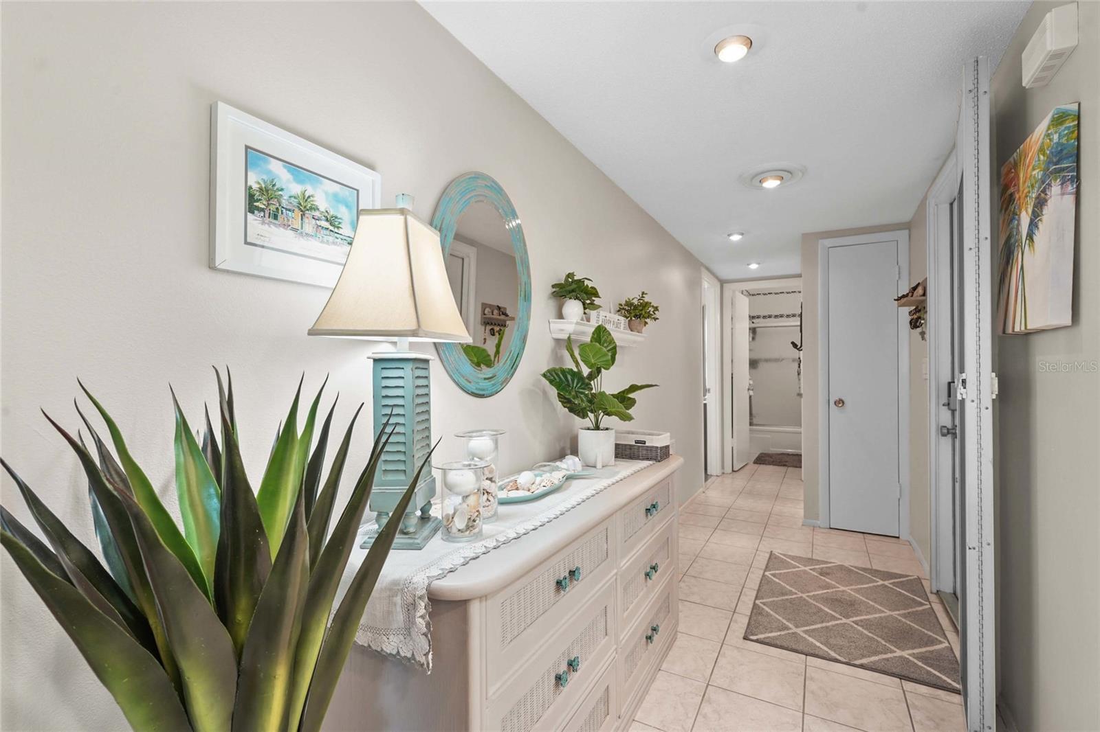 Image 7 of 39 For 2531 Riverbluff Parkway V181