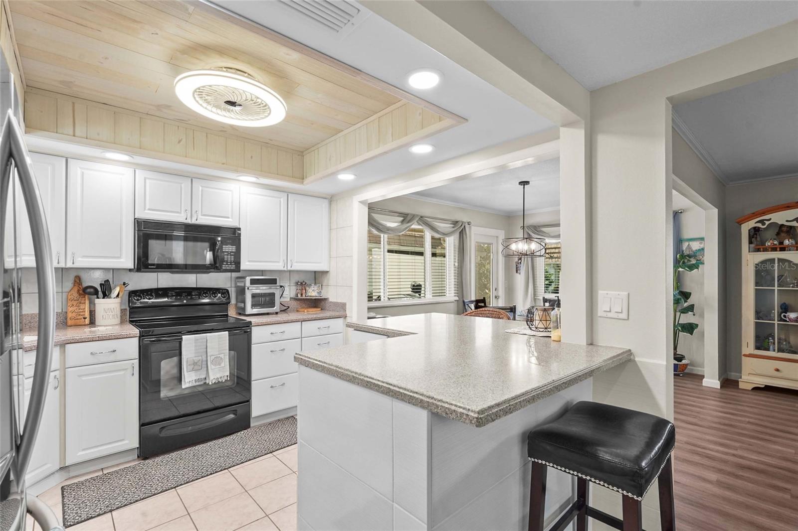 Image 8 of 39 For 2531 Riverbluff Parkway V181