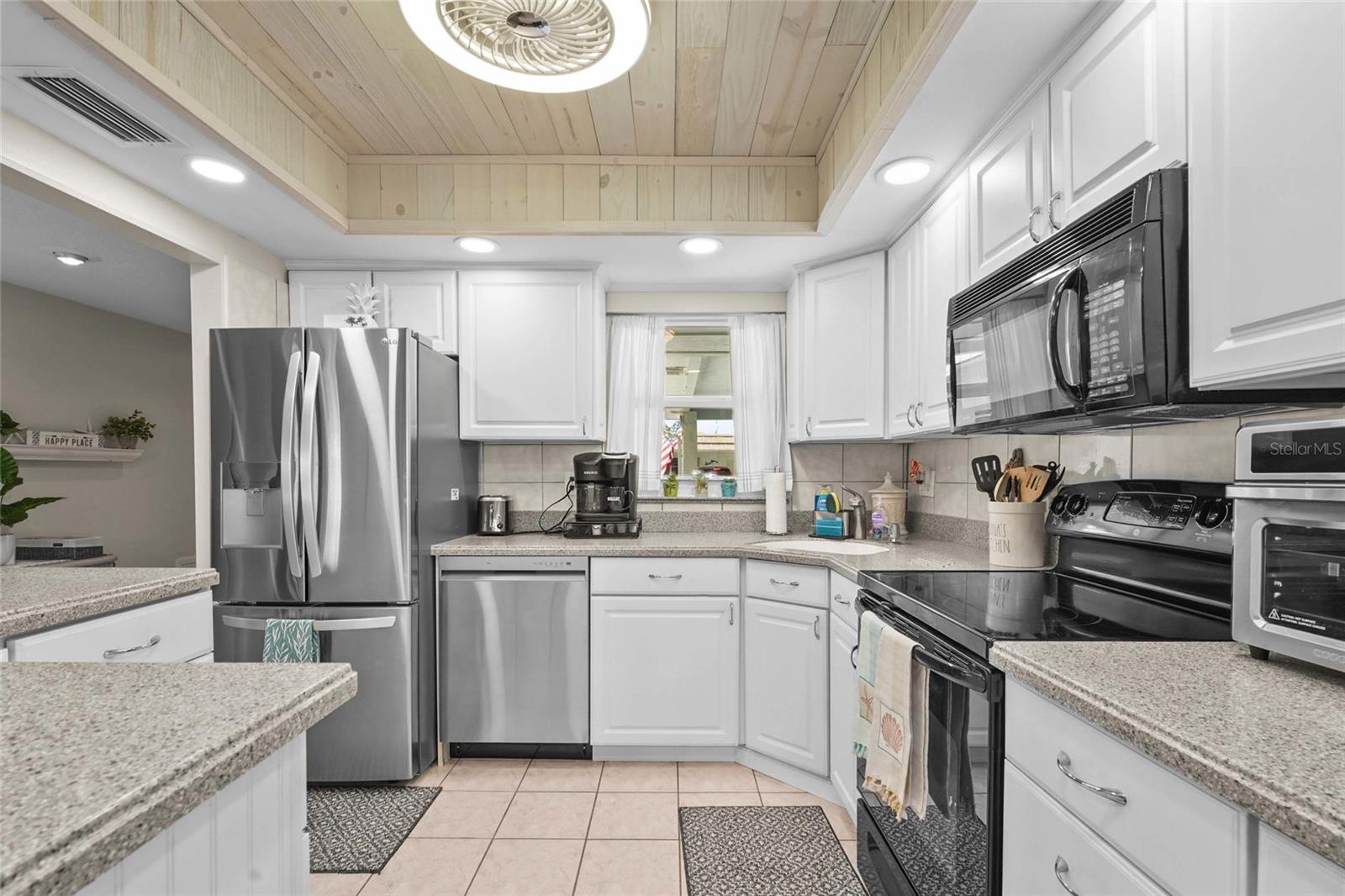 Image 9 of 39 For 2531 Riverbluff Parkway V181