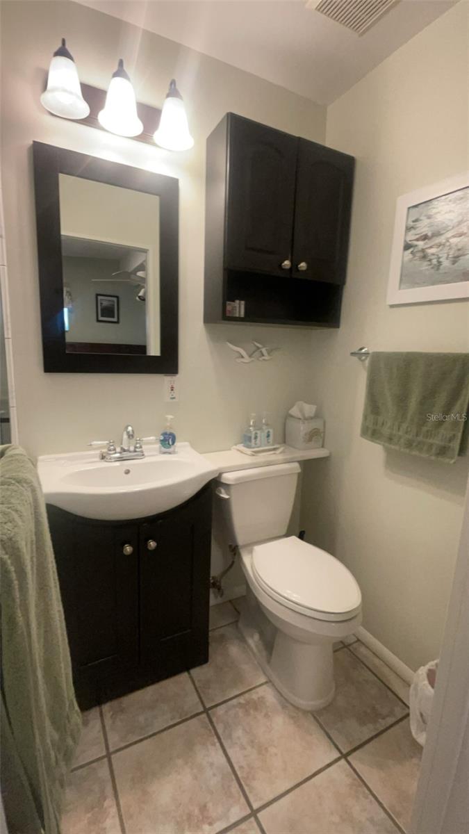 Image 11 of 35 For 631 Palmetto Drive Ne