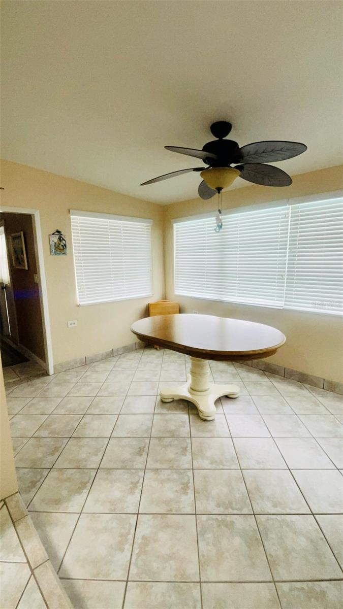 Image 16 of 35 For 631 Palmetto Drive Ne