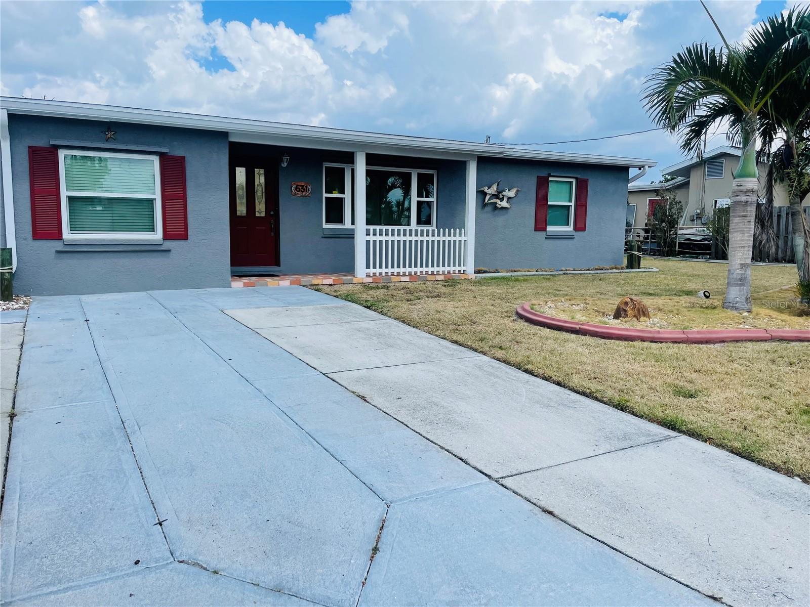 Image 2 of 35 For 631 Palmetto Drive Ne