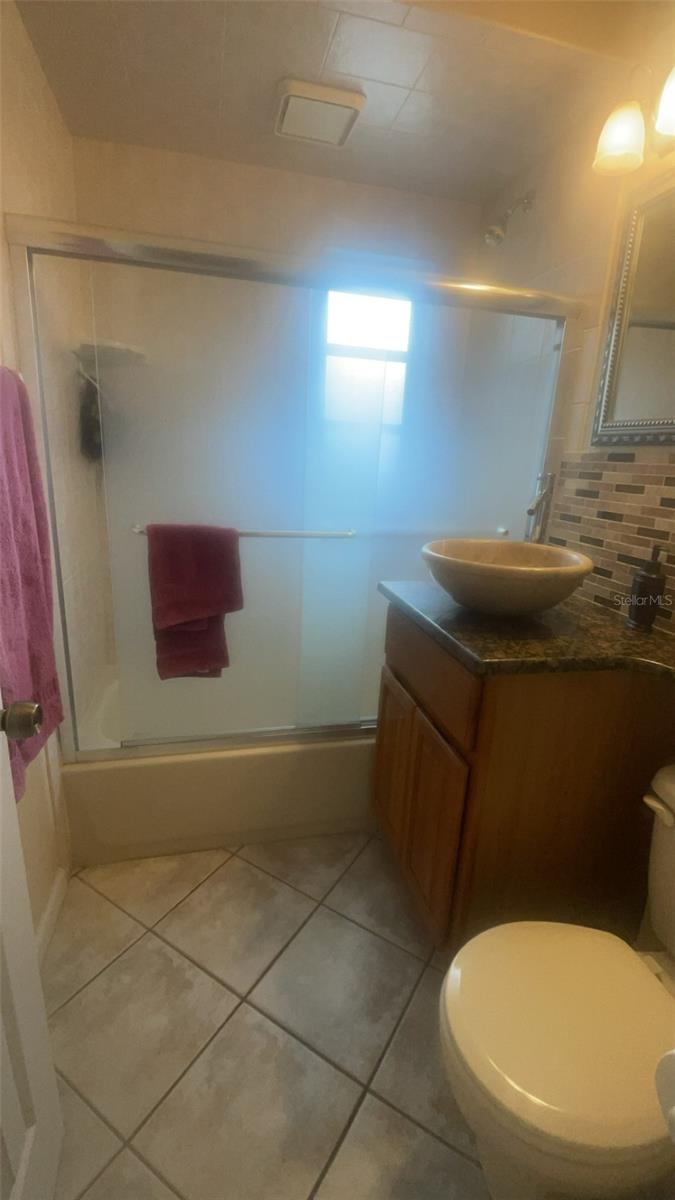 Image 20 of 35 For 631 Palmetto Drive Ne