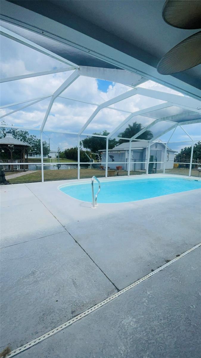 Image 27 of 35 For 631 Palmetto Drive Ne